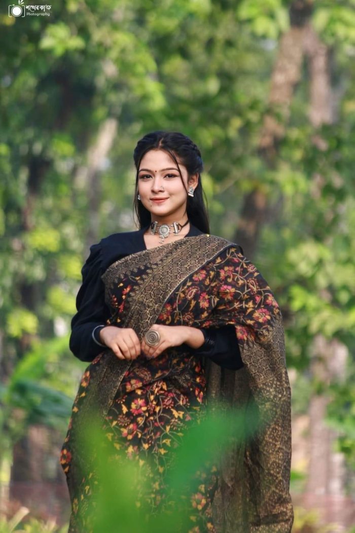 হাফ সিল্ক স্ক্রিন প্রিন্ট শাড়ি - Image 4