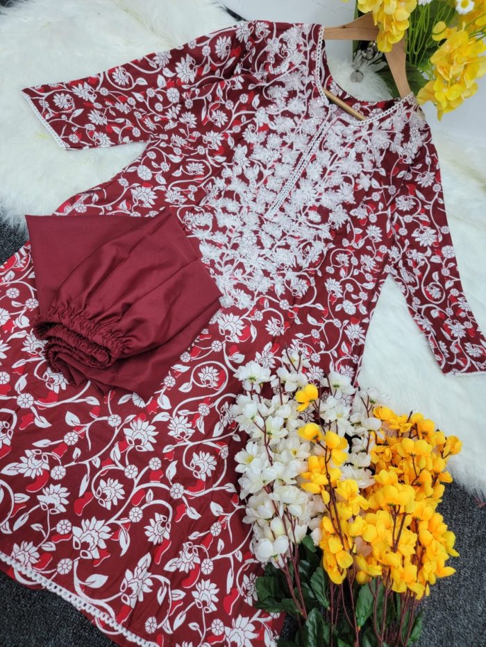 Pakistani Two-Piece Set – Elegant Traditional Craftsmanship - Image 4